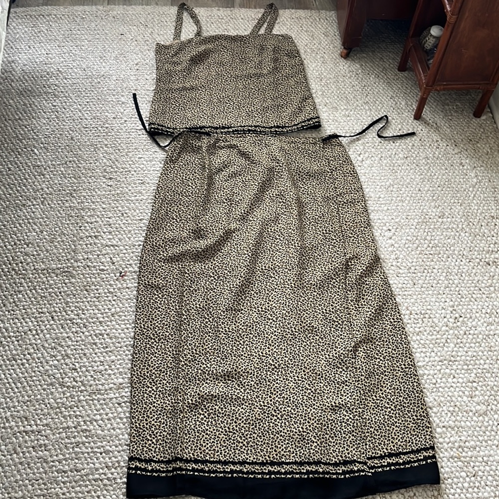 Jaguar Print Anne Klein exquisite Two Piece - Top & Wraparound Skirt Size 4